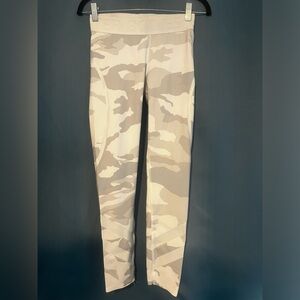 Better Bodies Size S Camo Athletic Leggings